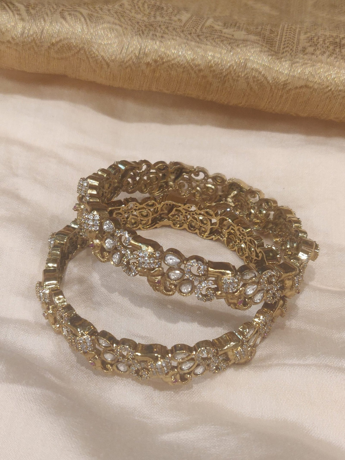 Hans ad stone golden kada