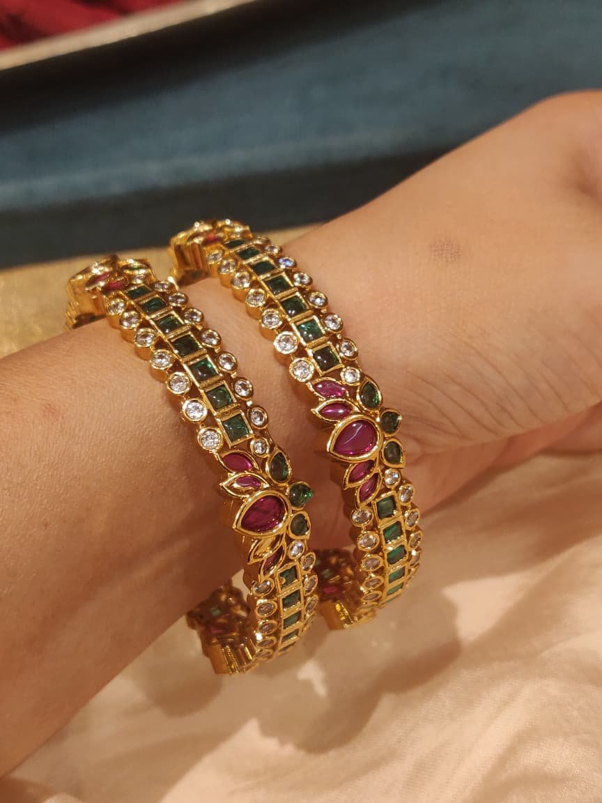 Iconic green ad stone lotus bangles set of 2