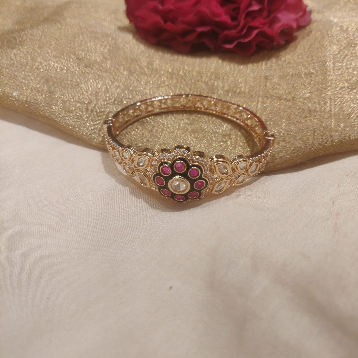Kundan golden kada