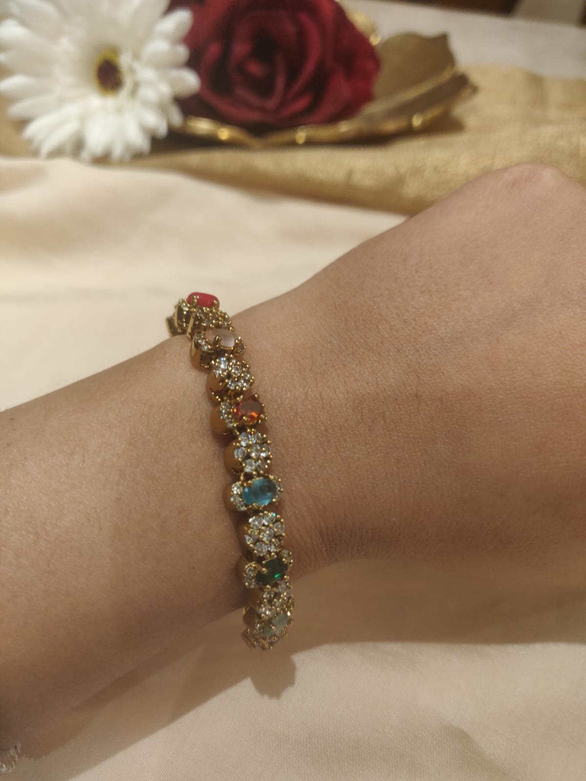 Multi color golden bracelet set of 1