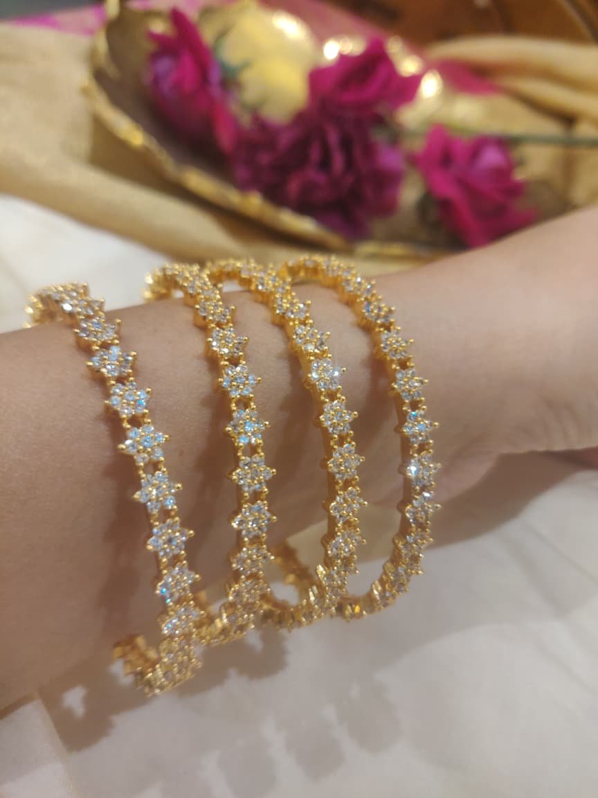 Elegant ad star bangles set of 4