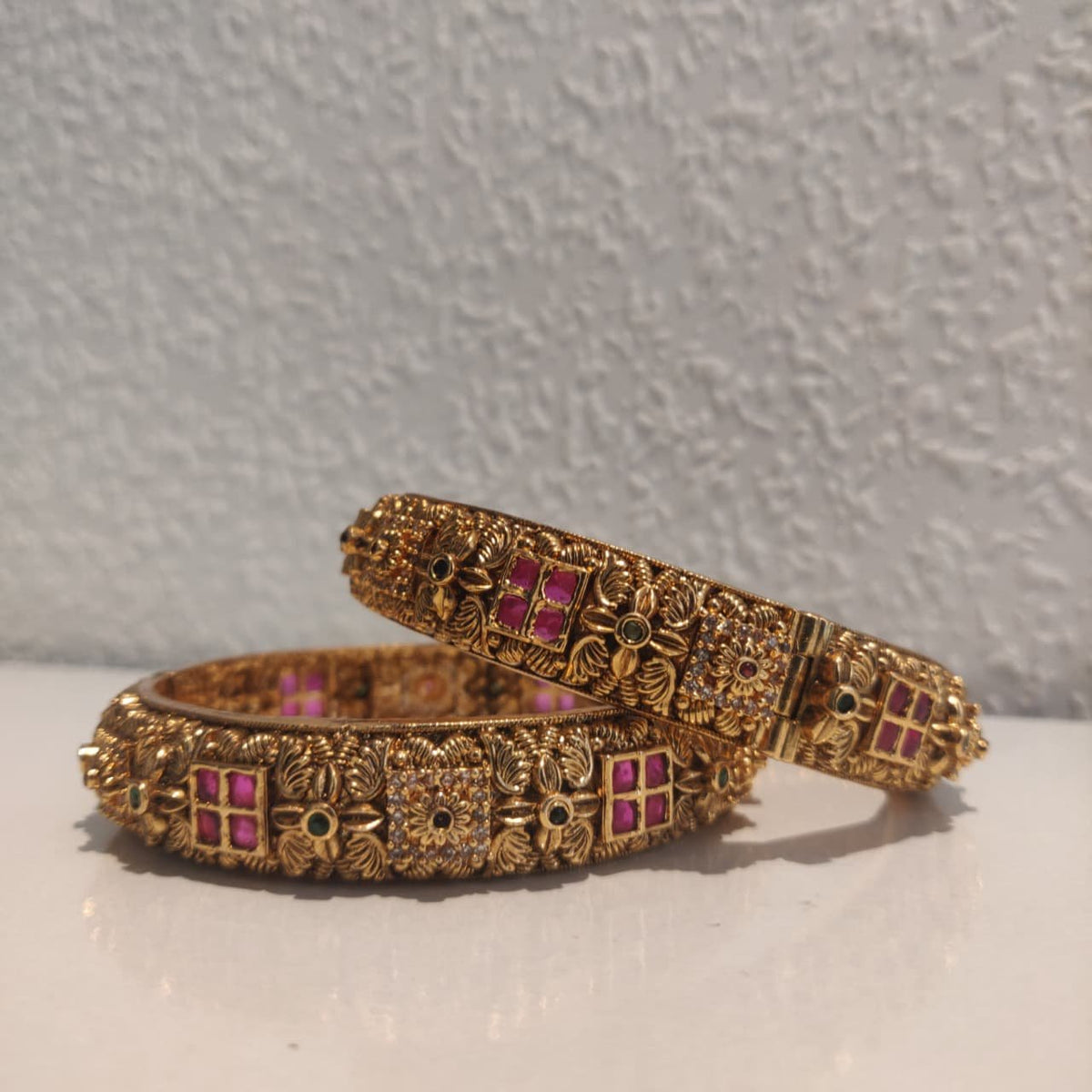 Antique gold finish stone bangles