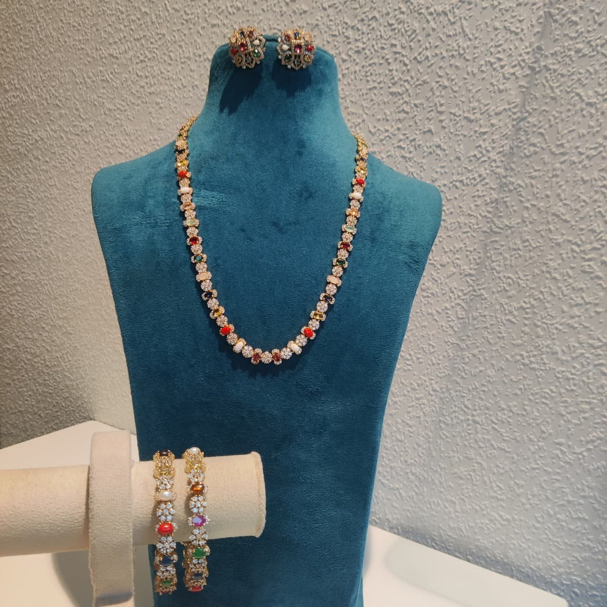 Elegant multi stone necklace & bangles combo set