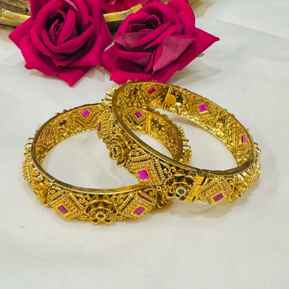 Ruby golden openable kada