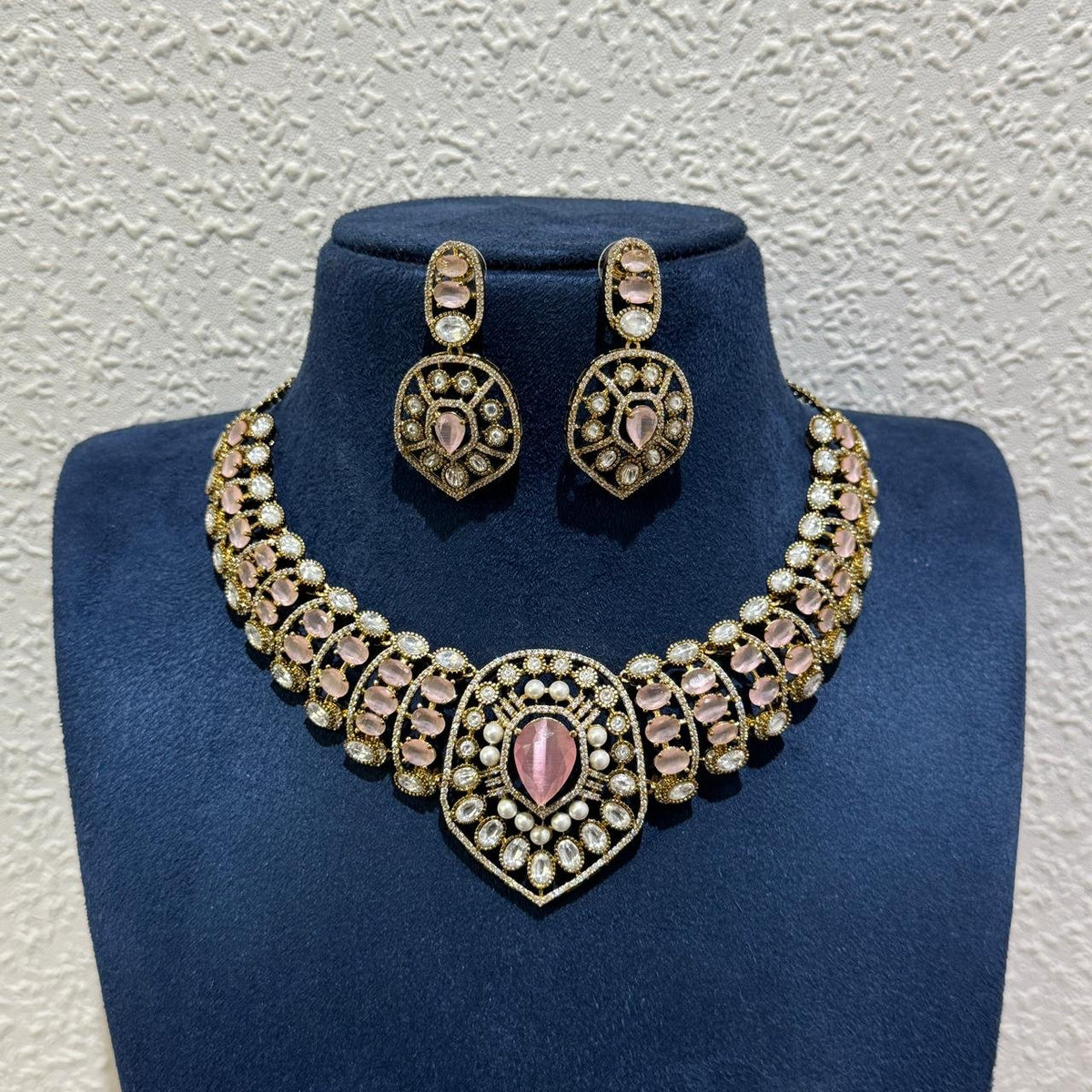 Regal heritage necklace set