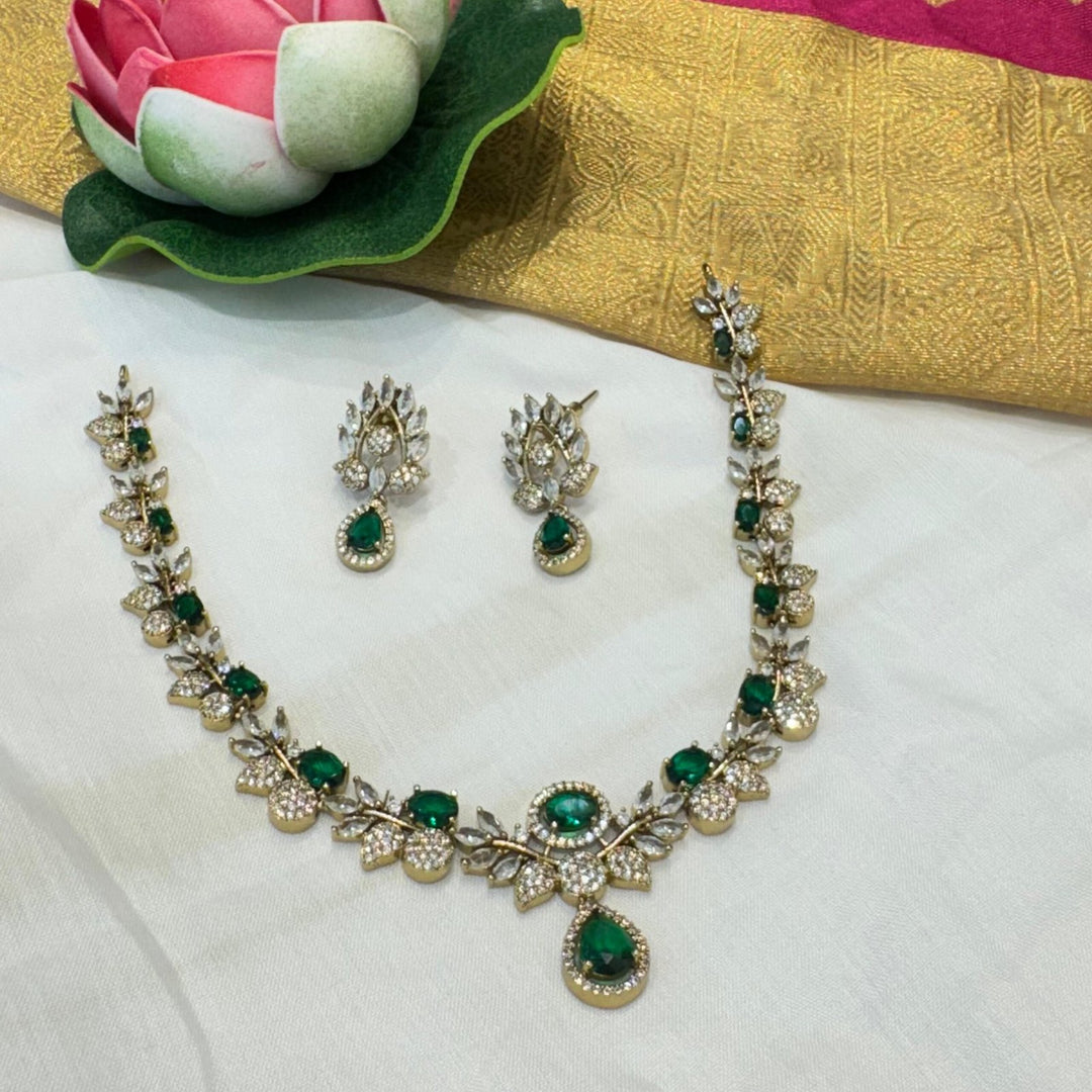 Dazzling Lustrous EMERALD LEAF DESIGN  NECKLACE