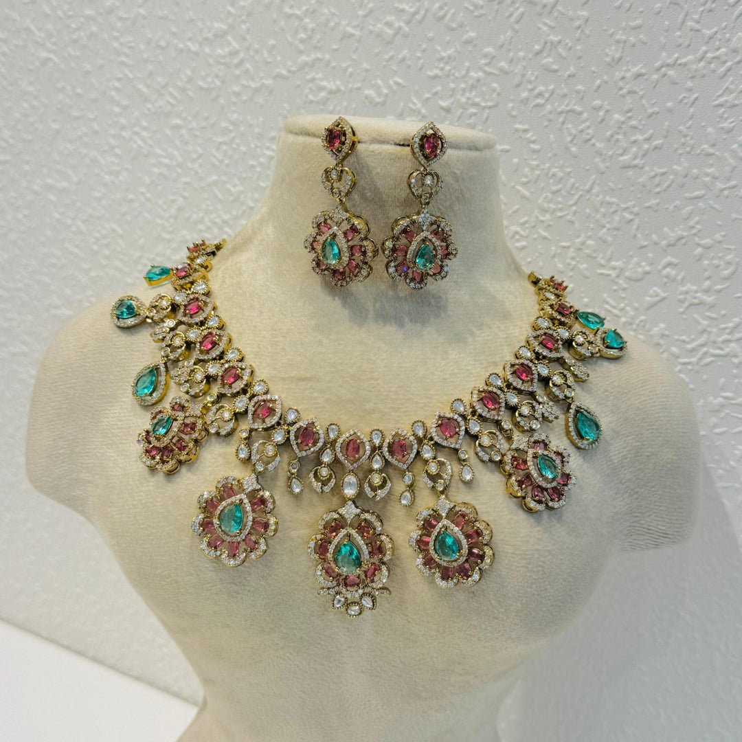 Elegant Antique Mint Red Stone Choker