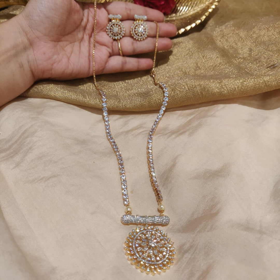 Trendsetting Floral AD Stone Chain