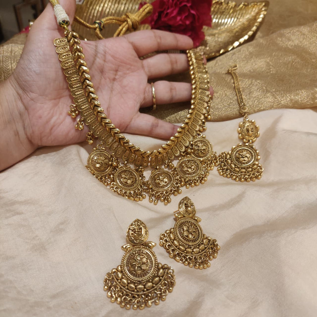 Brilliant Golden Droplet Bridal Necklace with Mangtika