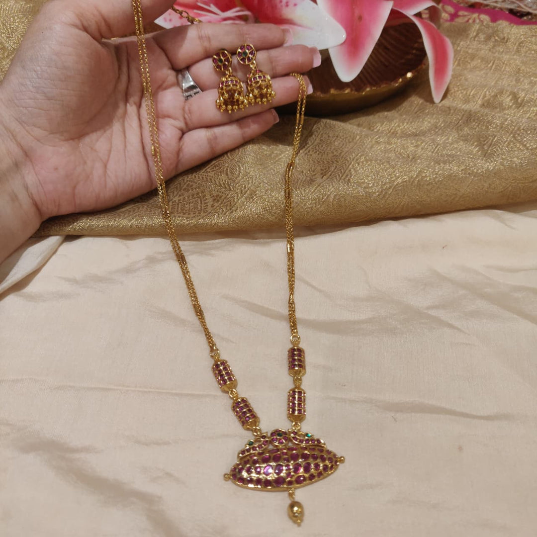 Elegant Jadau Stone Pendant Layer Golden Chain