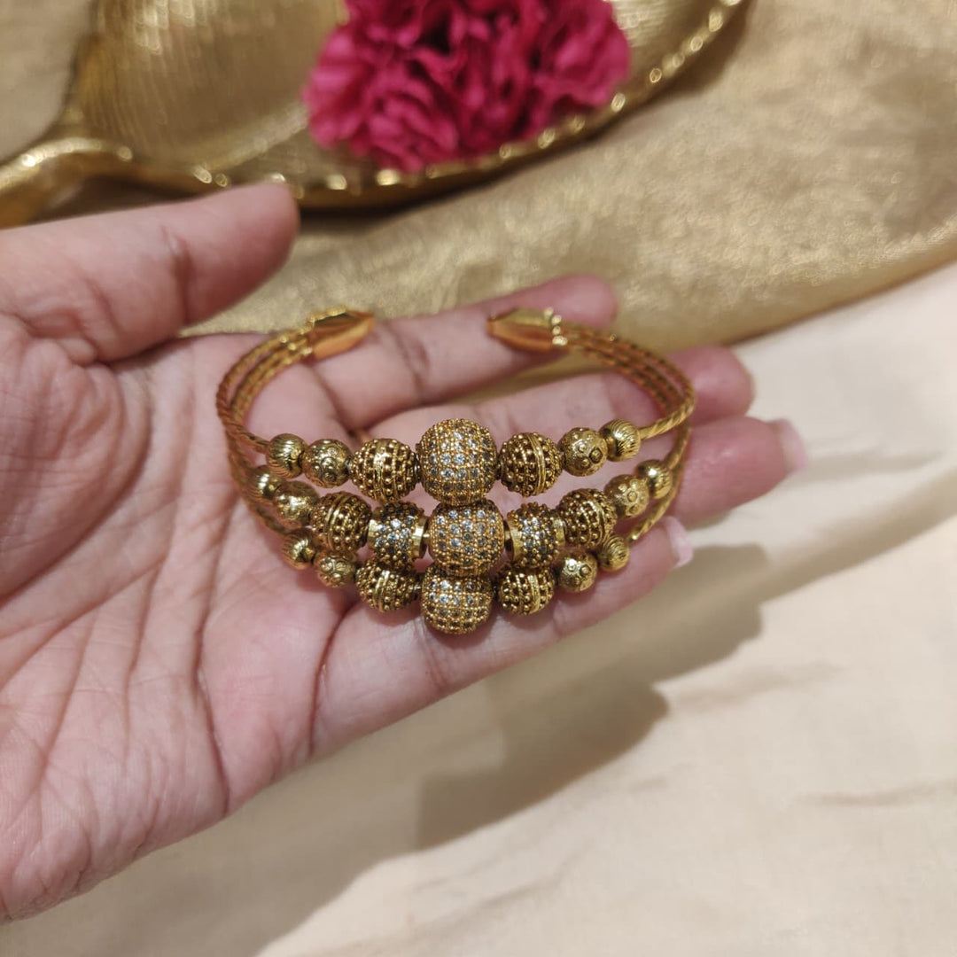 Trendsetting Golden 3 Layer Golden Round Kada