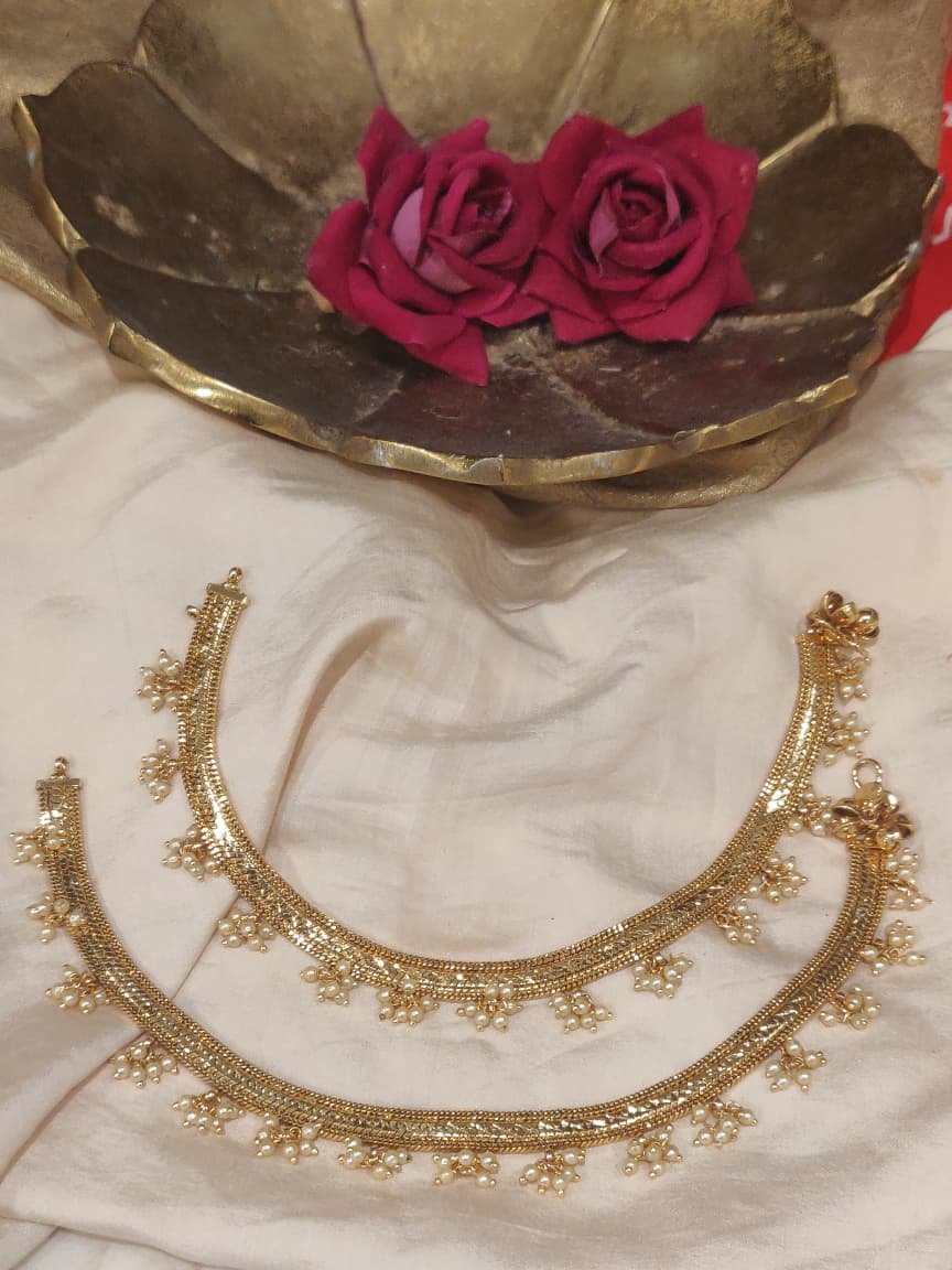 Elegant White Pearls Golden Anklets