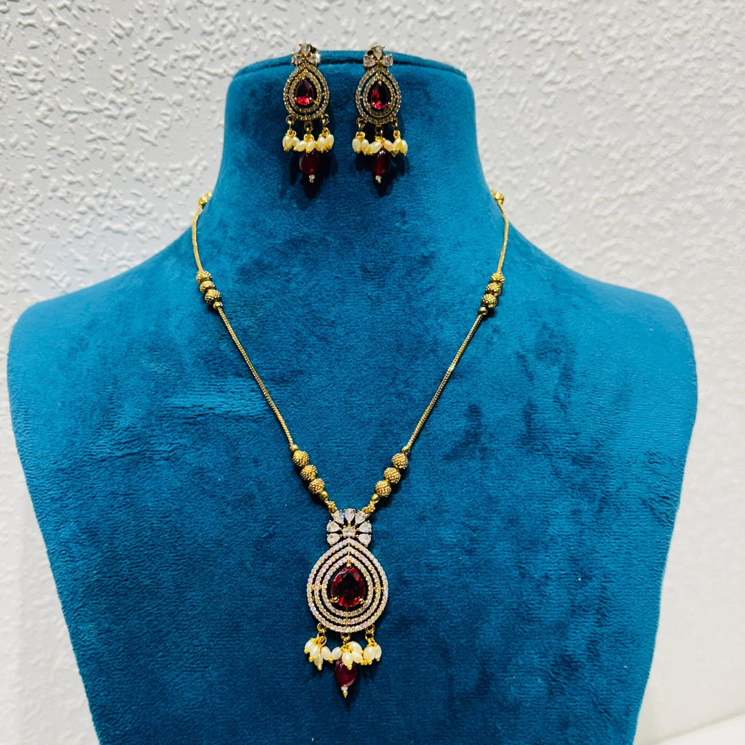 Sophisticated Posh red blood  stone with ad stone and pearls golden chain necklace
