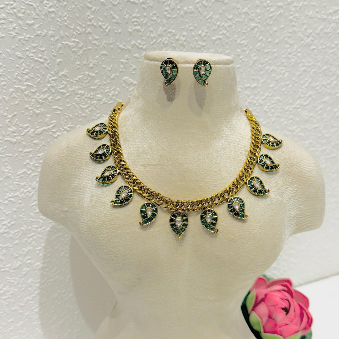 Cubin emerald spiral pendant necklace