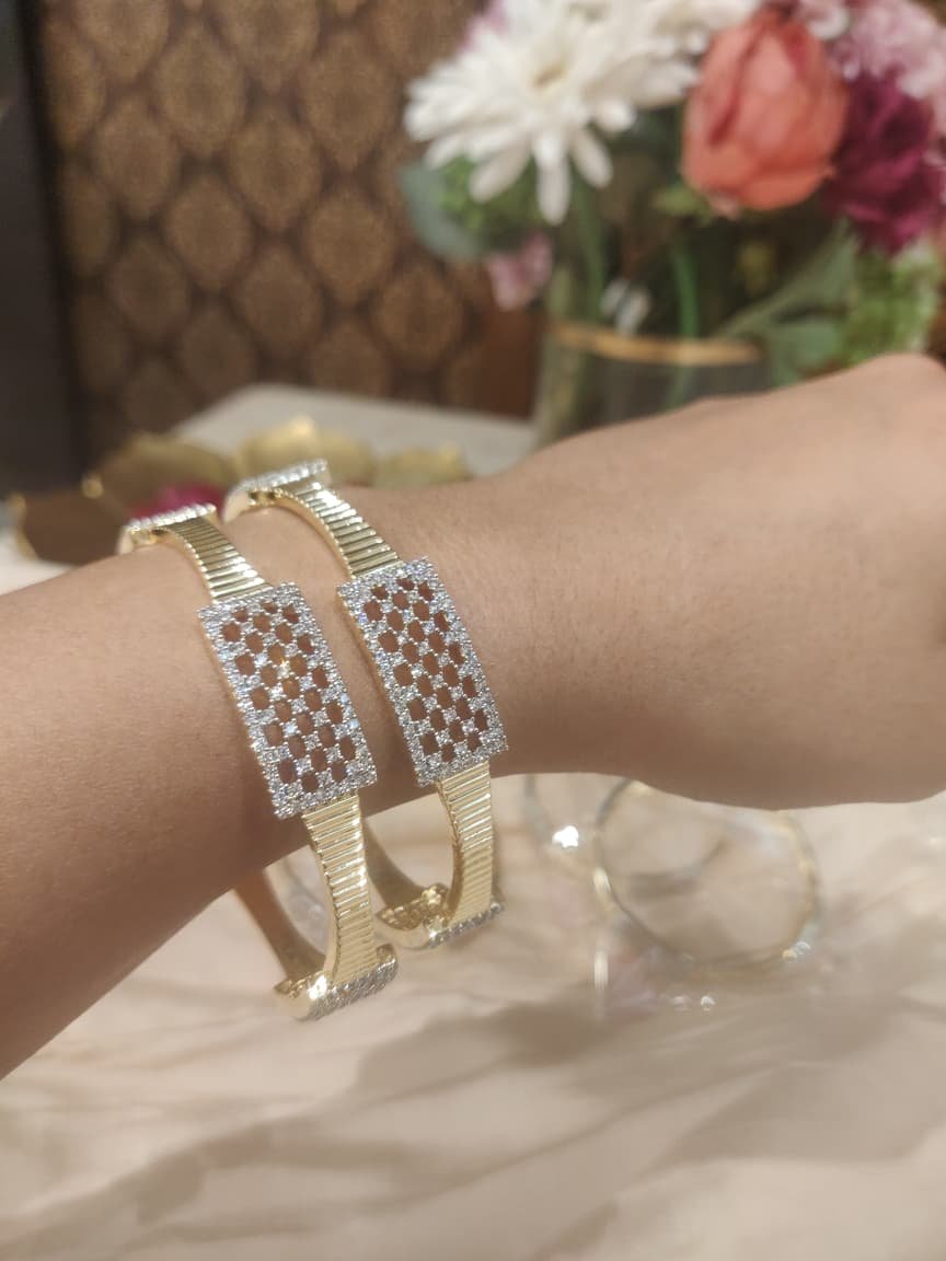 Refined bangles set of 2