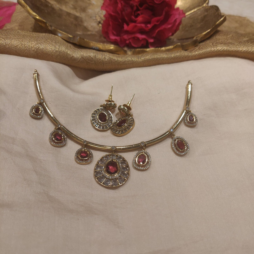 Exquisite red blood ad stone droplet and golden choker neklace