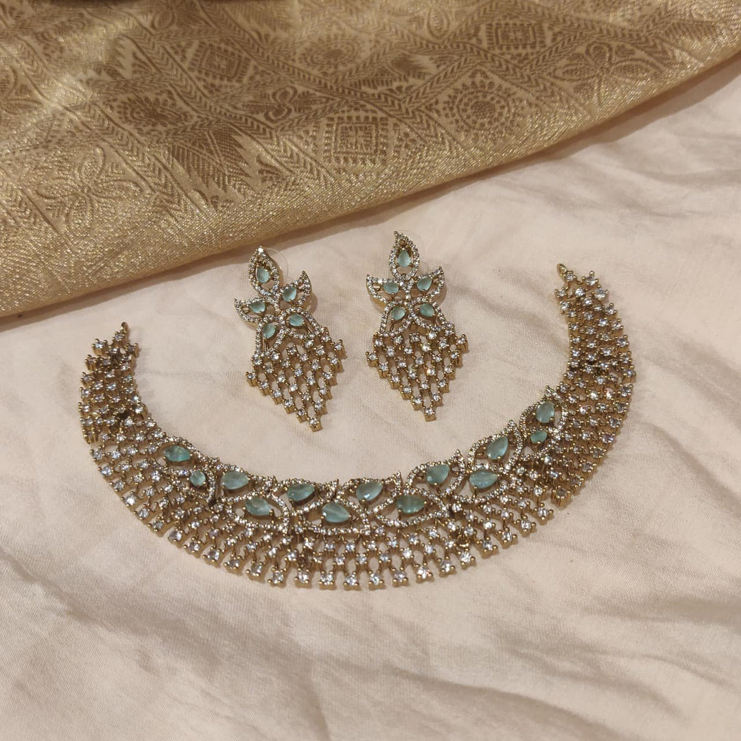Grand  Mint Stone Choker