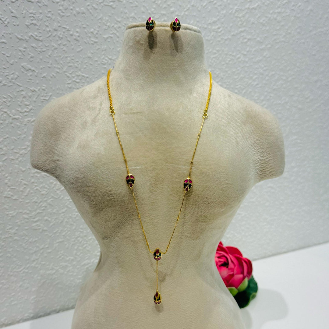 Sparkling leafy design golden chain necklace
