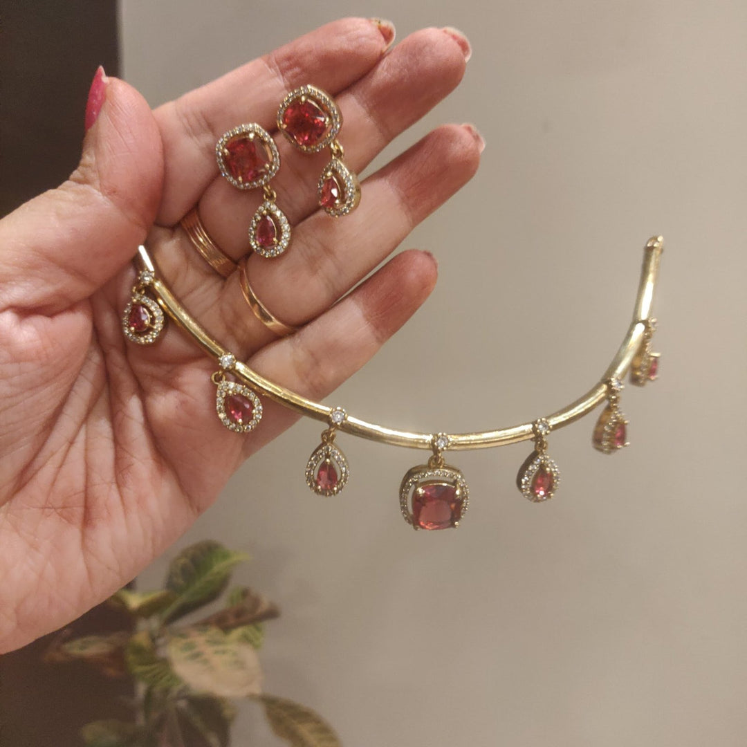 pipe golden choker