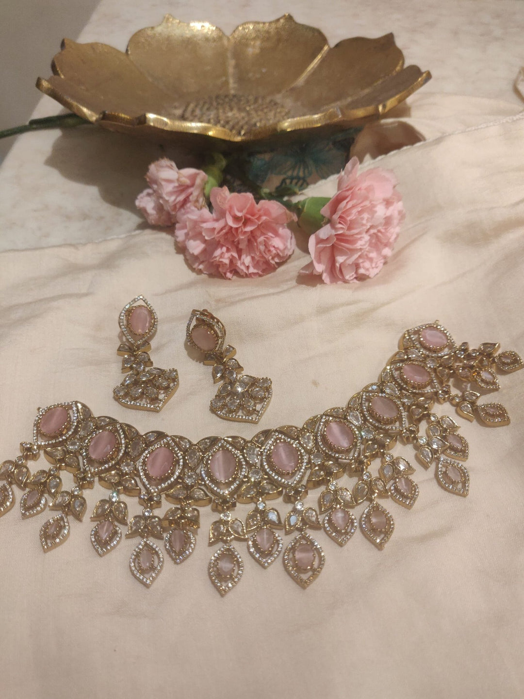 Exquisite Dropet Leafy Pink Stone Choker