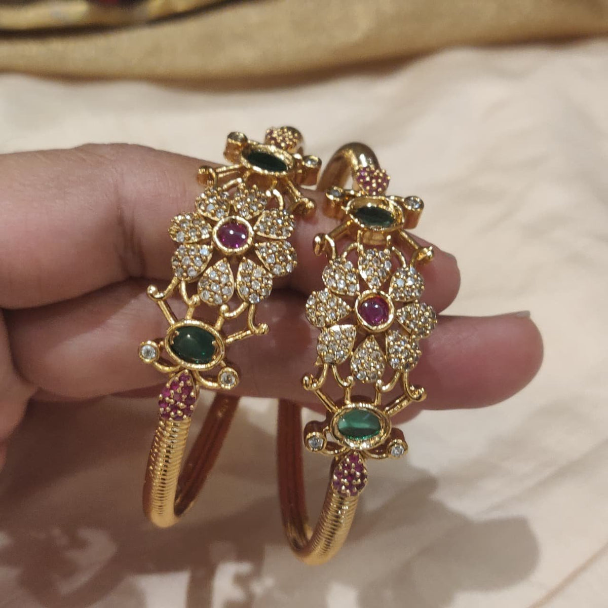 Unique floral kada