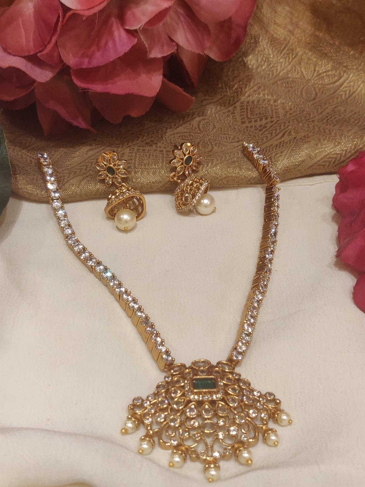 Iconic floral design green stone styled bridal hasli necklace