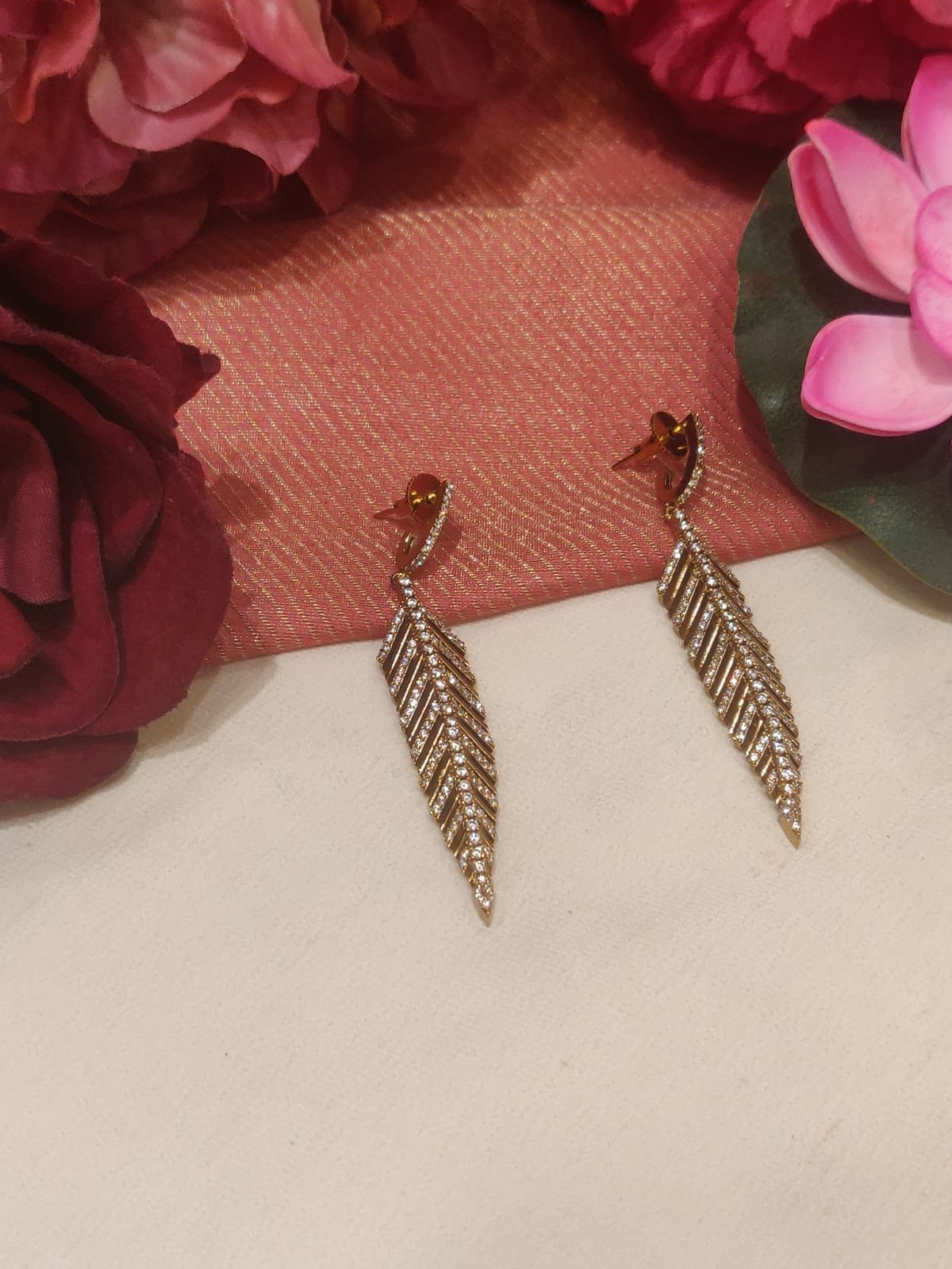 Glamorous anti colour leaf styled ad earring