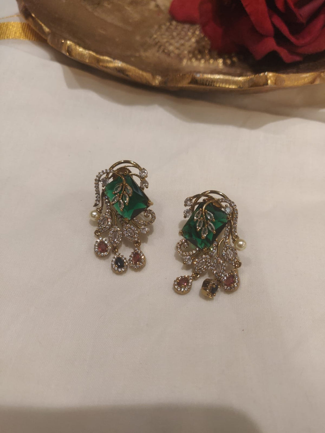 Exquisite Green Stone Leaf Design Earring