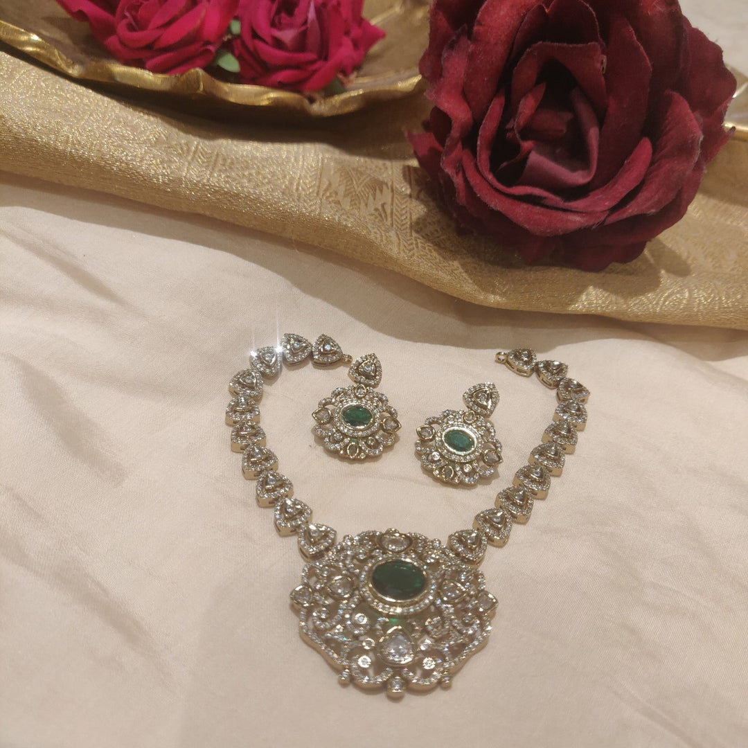 Emerald stone bridal choker