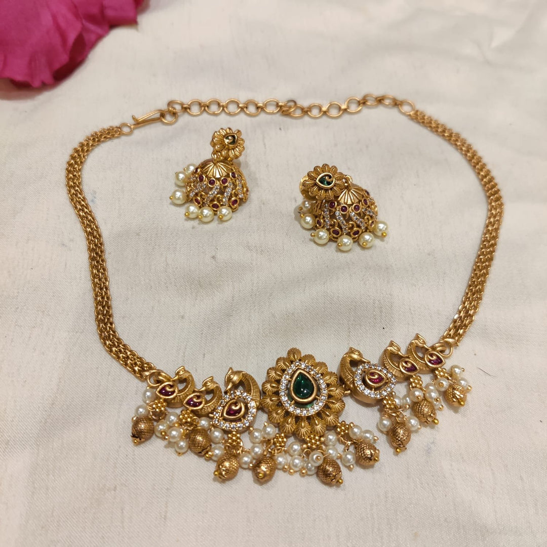 Dazzling Peacock Short Chian Choker