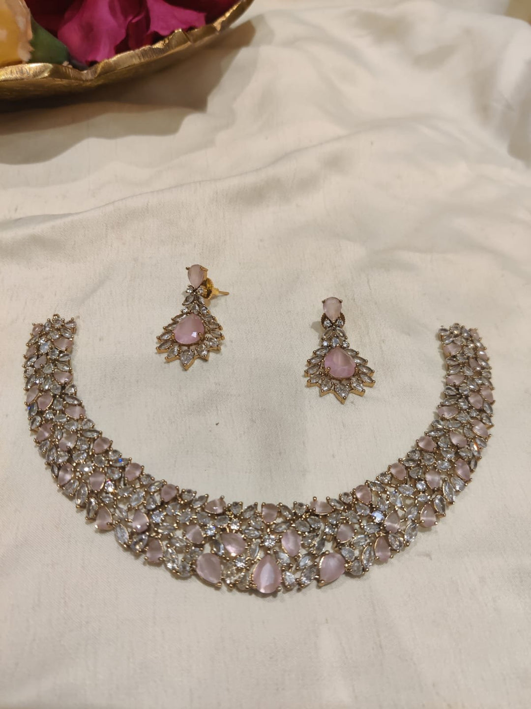 Resplendent Leafs Light Pink Choker