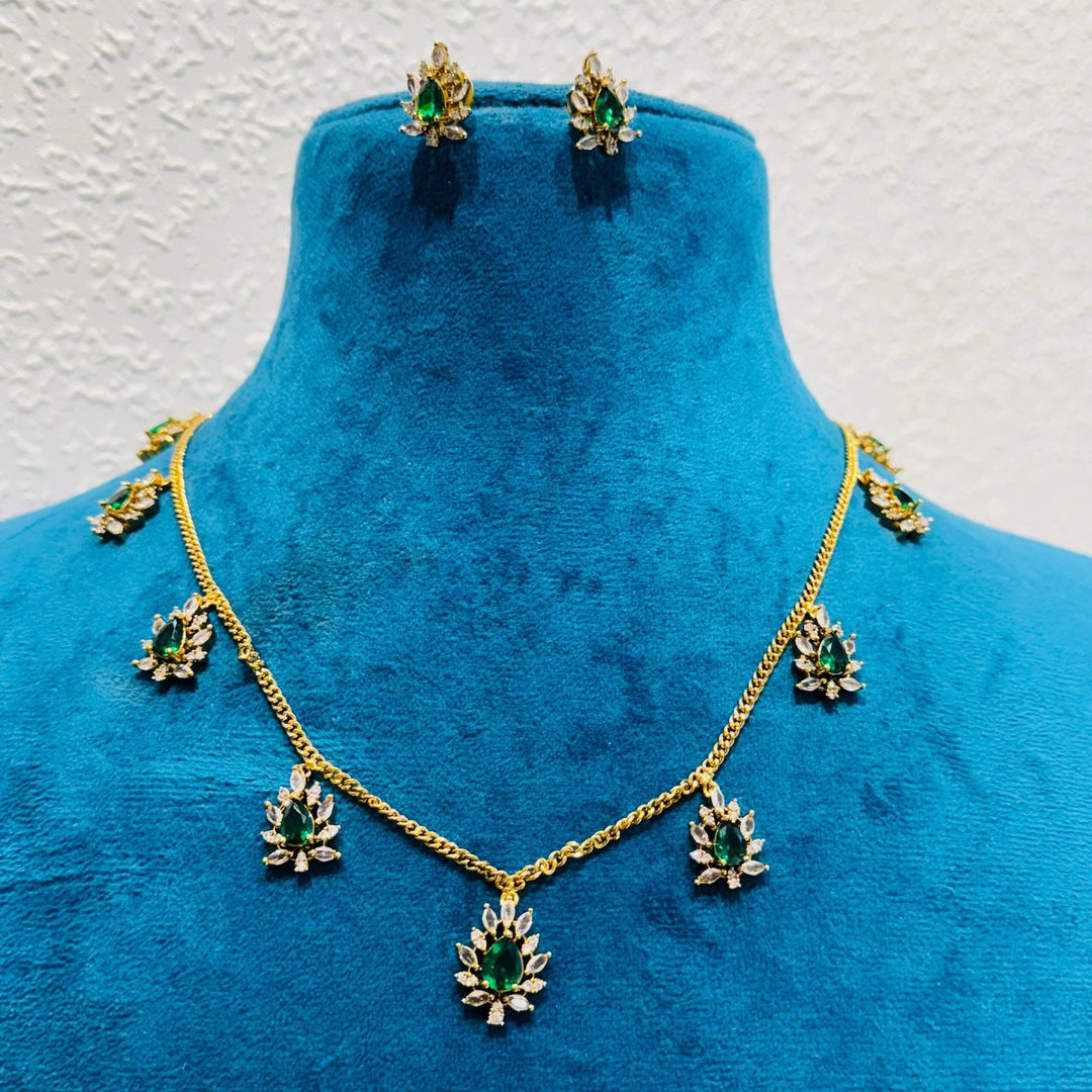 Rare Ethereal Pinnacle floral deisgn emerald  stone gold chain necklace