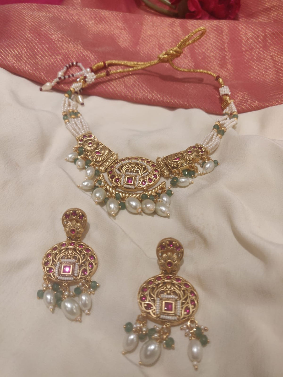 Exquisite Bridal Short Floral Necklace with white Pearl