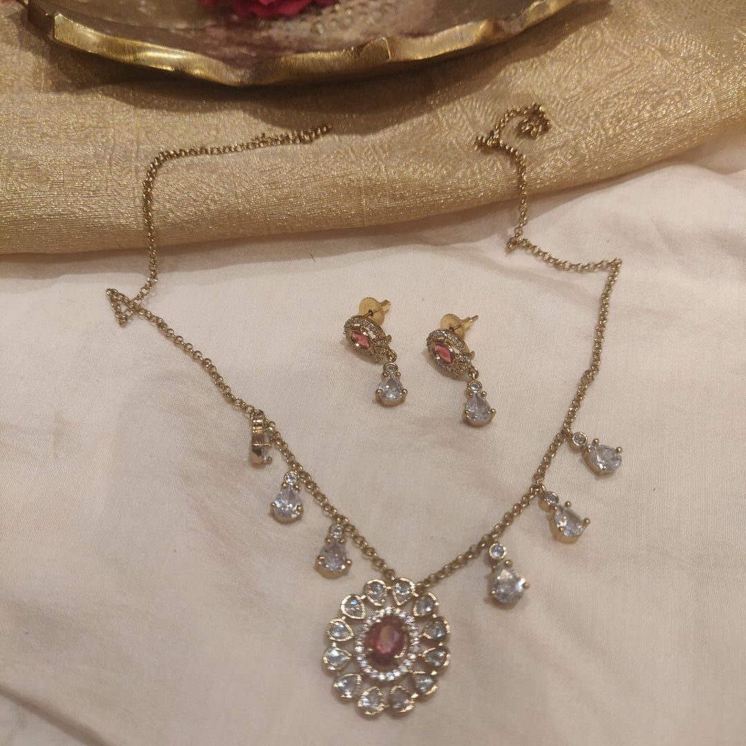 Enchanting Elegant chain with red stone and diamond droplet