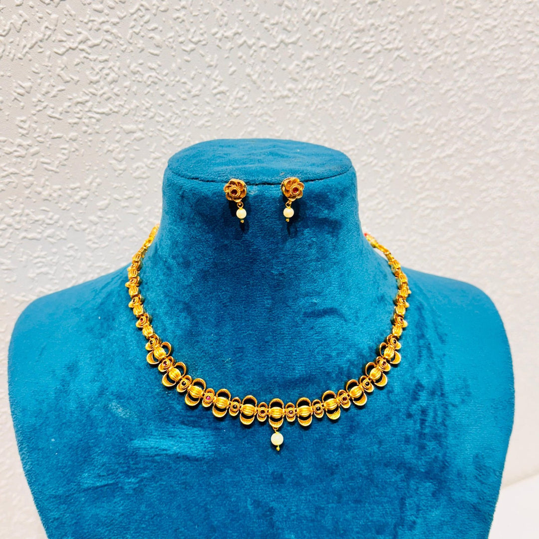 Iconic golden bridal small floral with red and green stone choker necklace