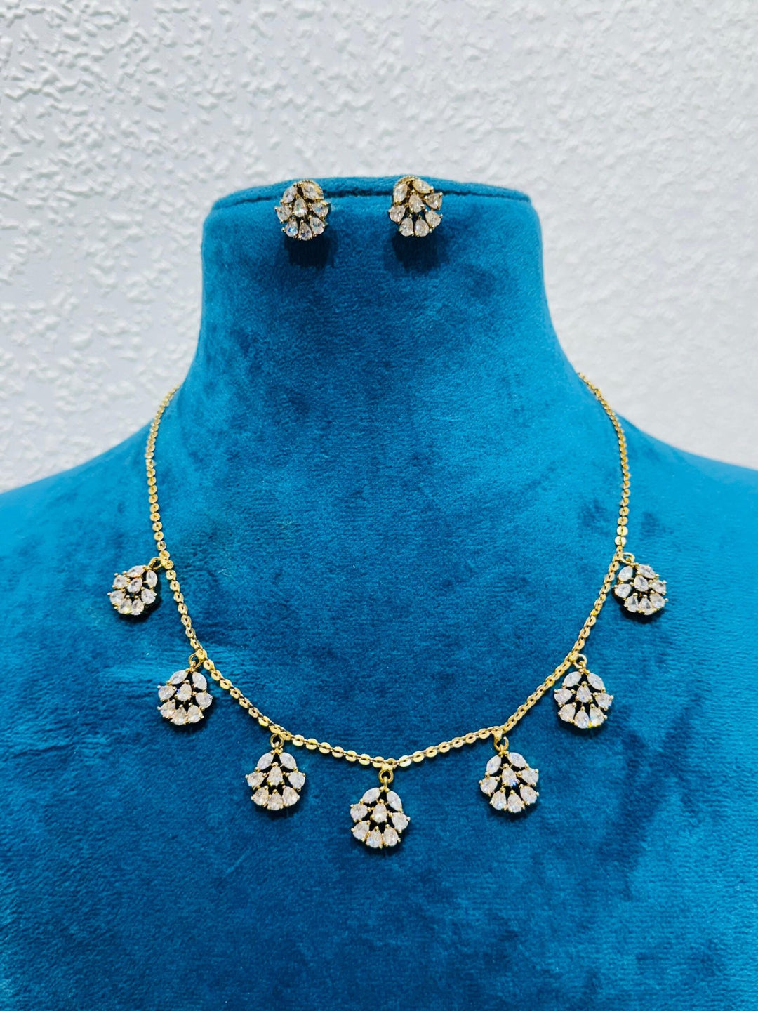 Exquisite Radiant milk stone  floral design necklace