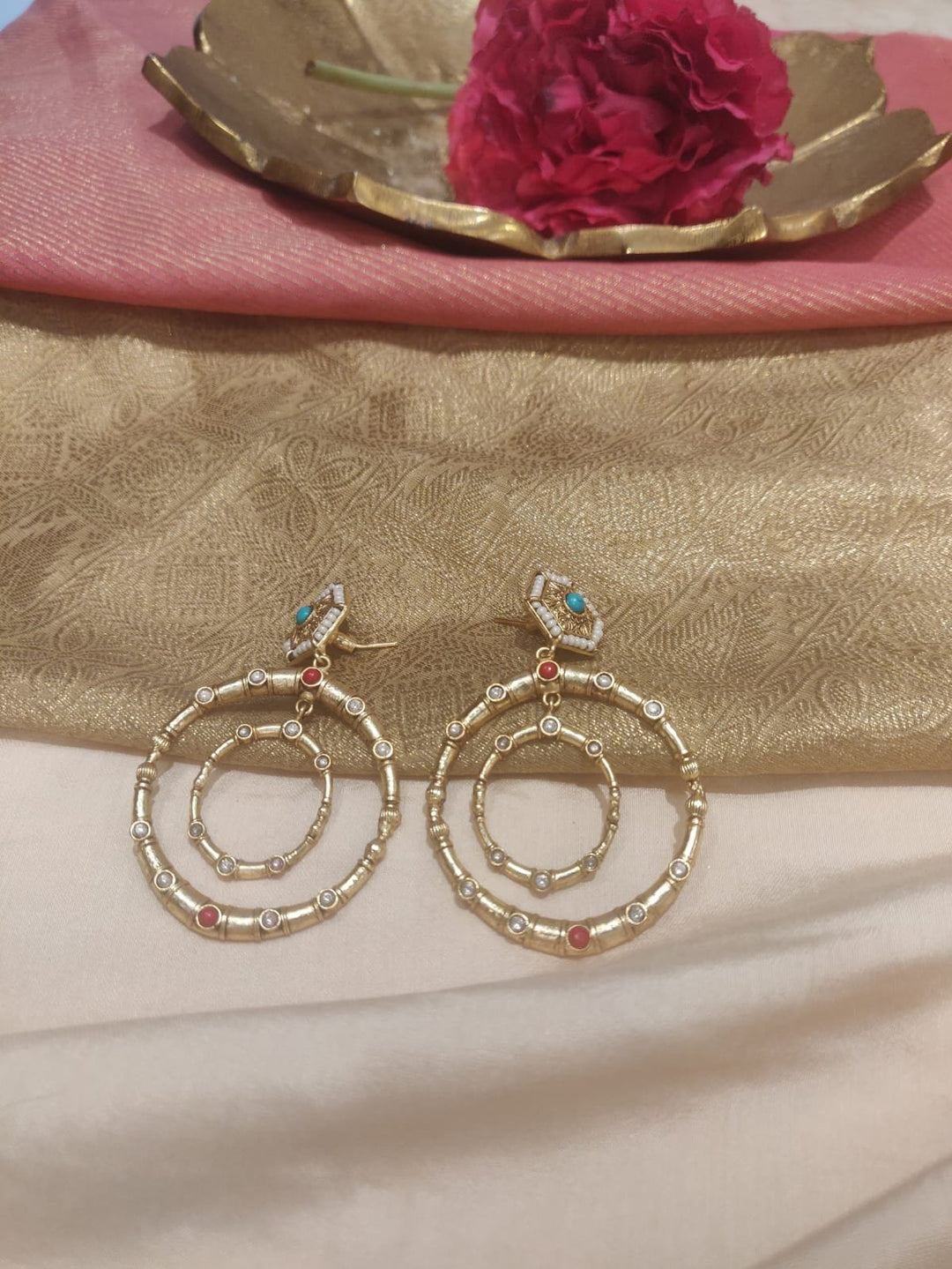 Elegant 2 Roud Earrings With Blue Ad Stone