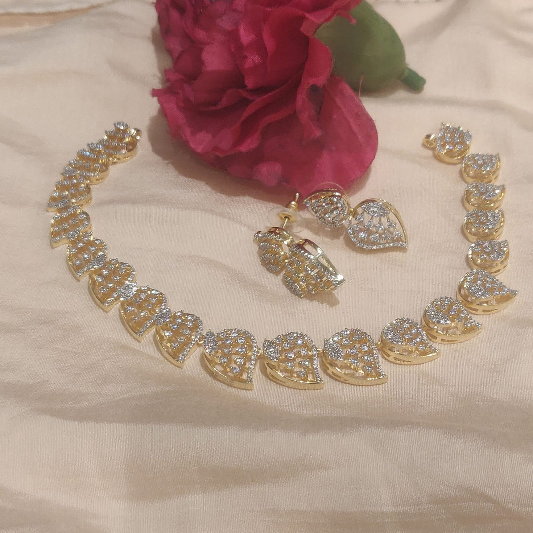 Unique Crysal Stone Golden Ad Choker