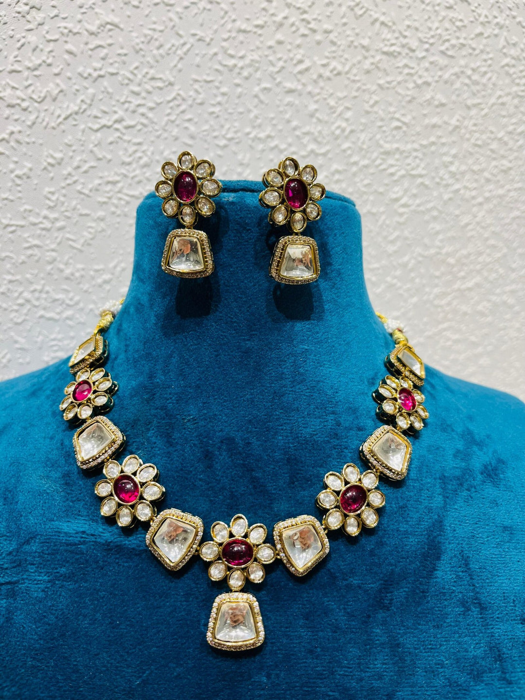 Mesmerizing big white diamond and floral wine diamond necklace