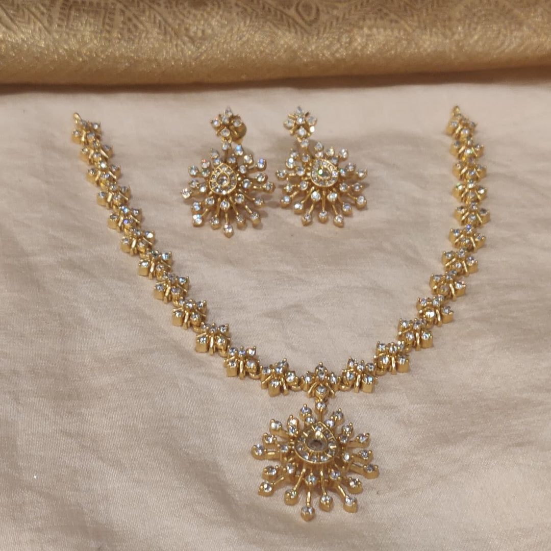 Sparkling Floral Golden Neckalce