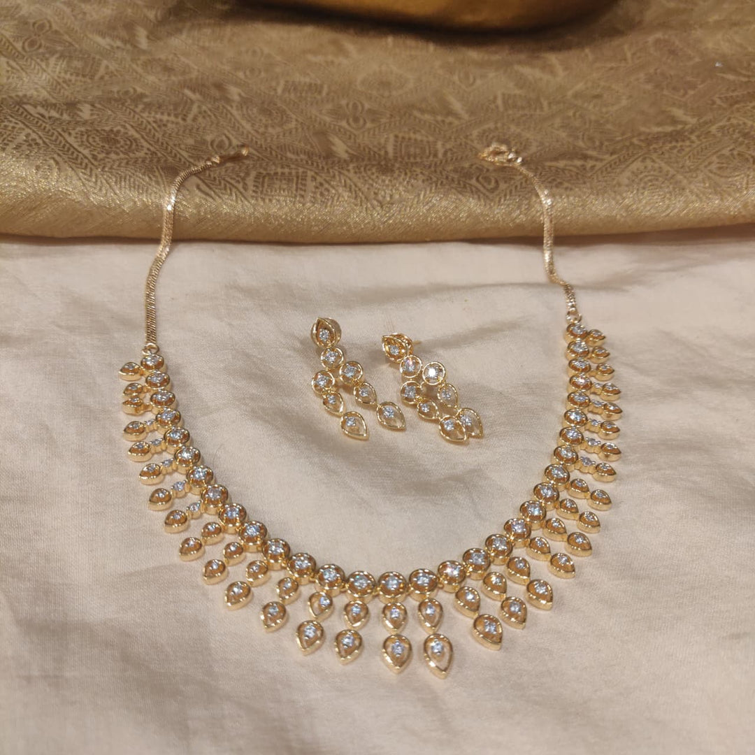 Inimitable Droplet Neckalce