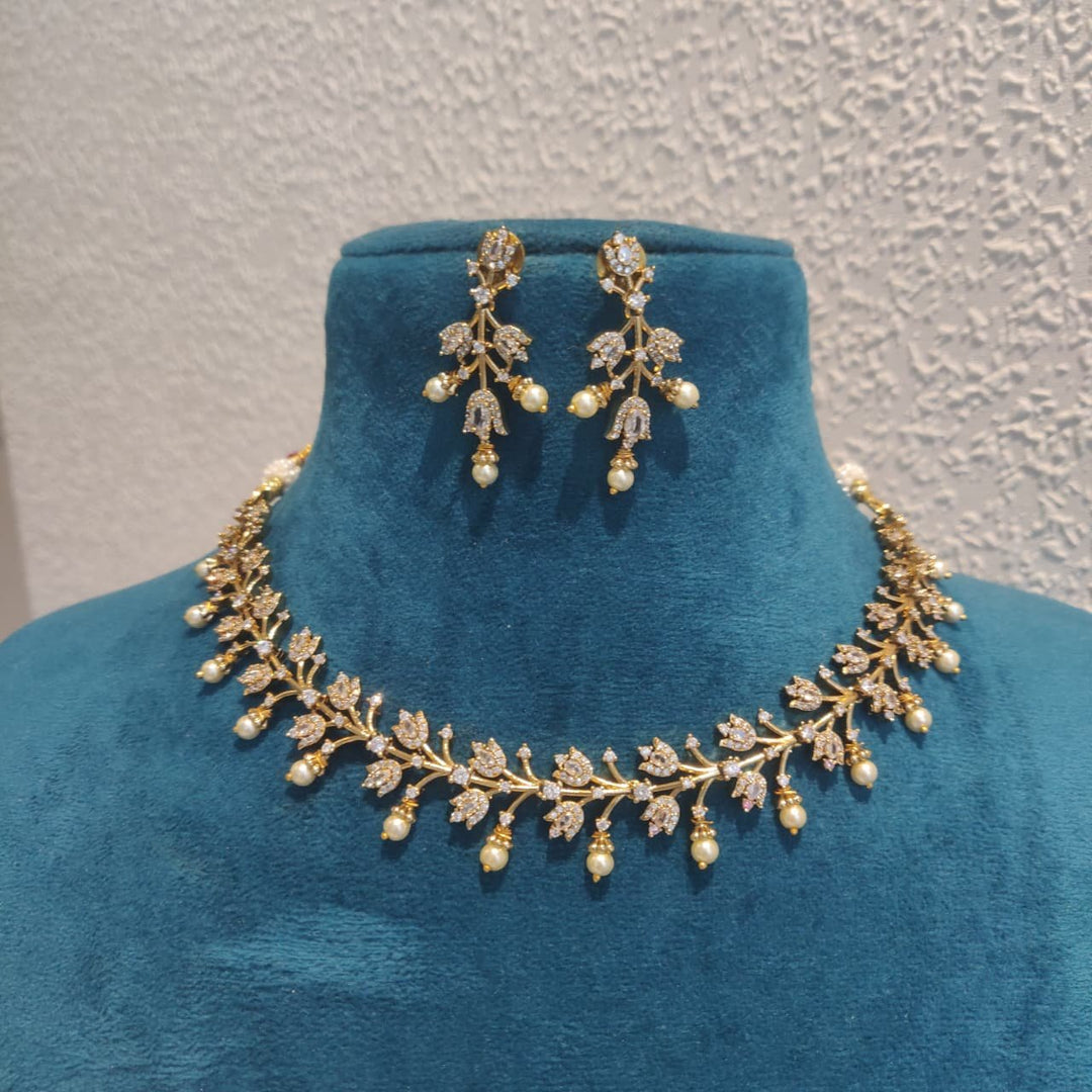 Exquisite Leaf Ad Stone Necklace with White Pearl
