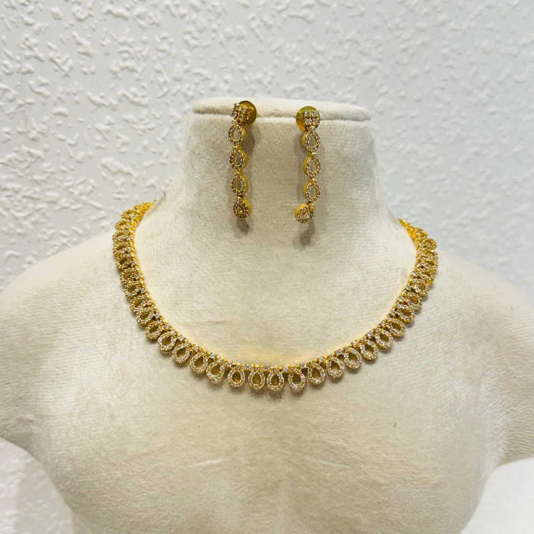 Enchanting ovel design ad stone golden necklace
