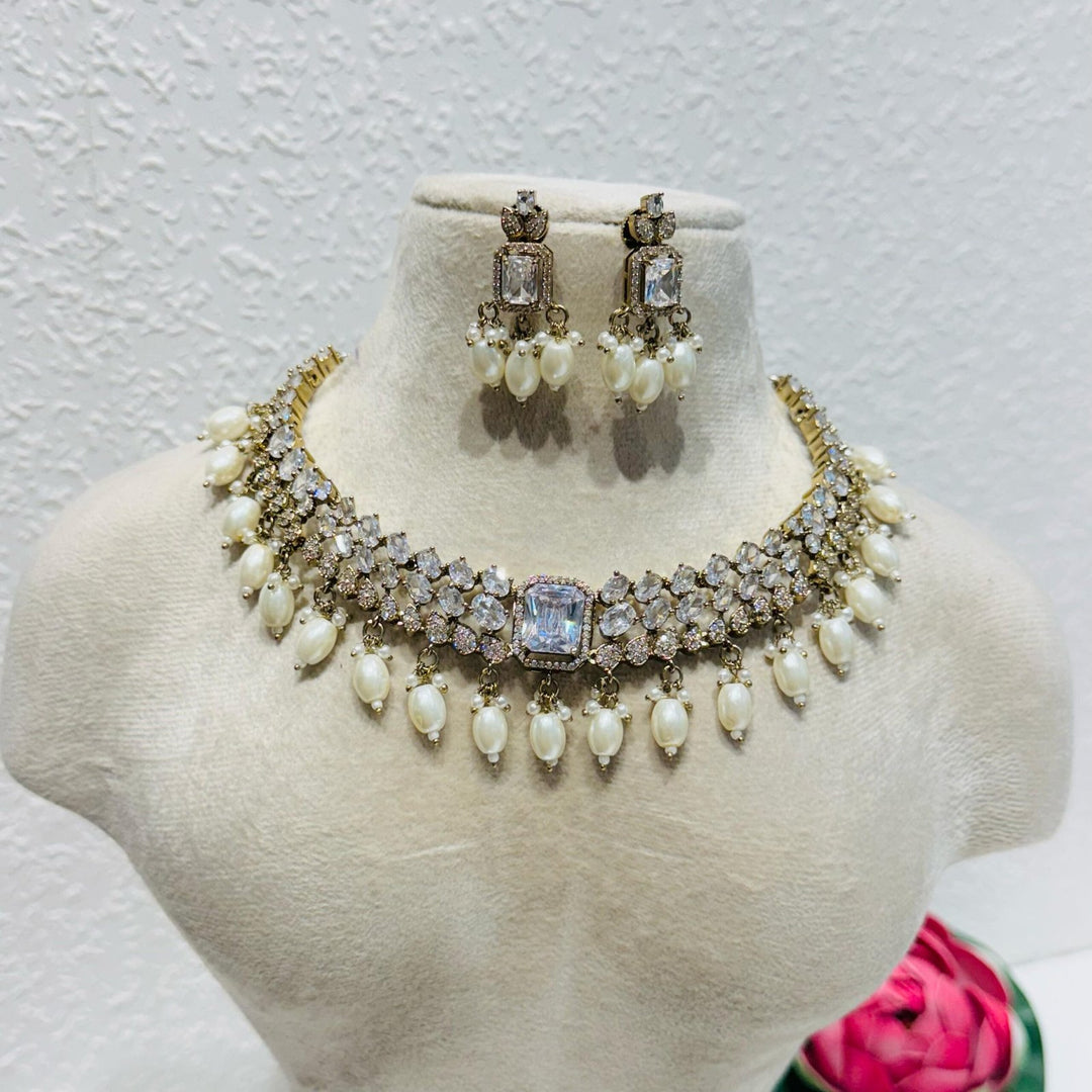 Lustrous Sparkling crystal with zig zag design with green bids choker necklace