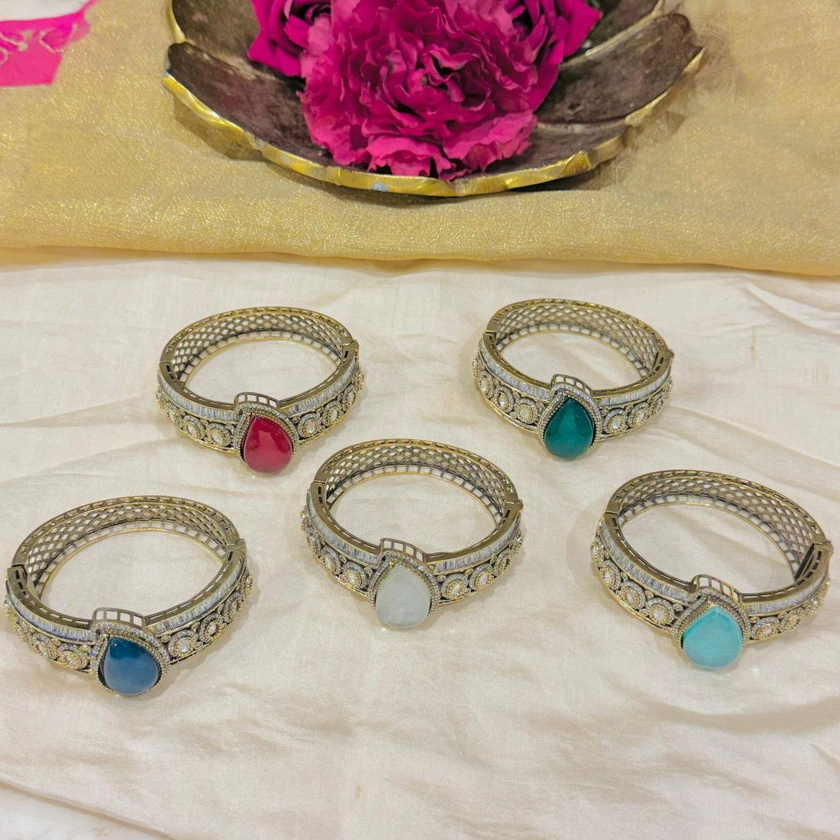 Droplet gem stone bracelet