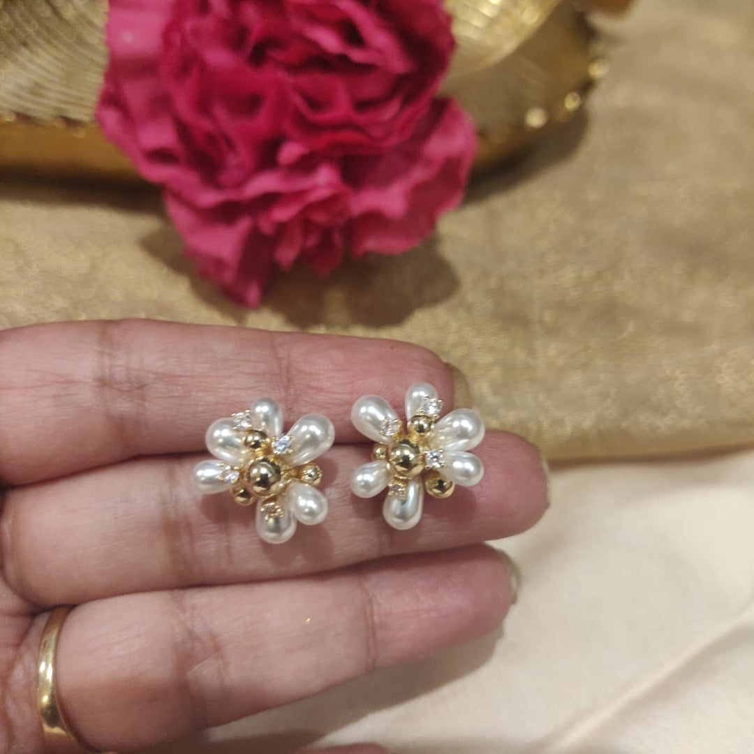 Glamorous White Pearl Floral Earring