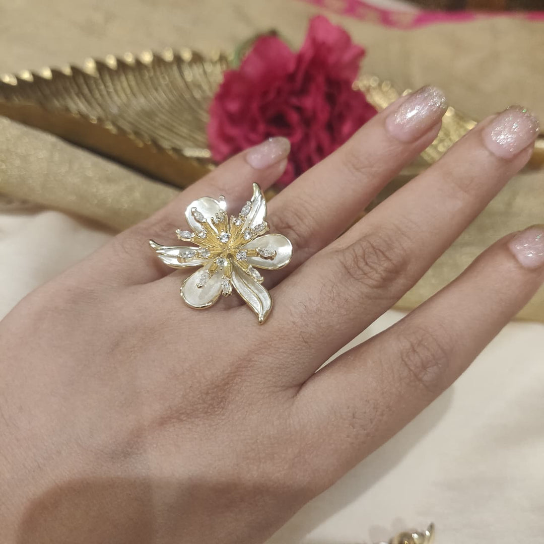 Majestic Elegant Flower Ring
