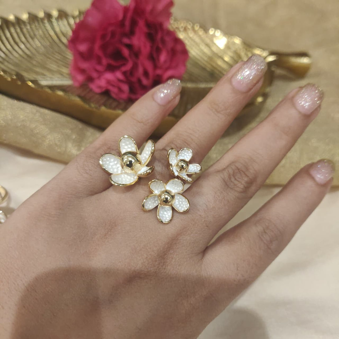 Glamorous Triple Flower Golden Ring