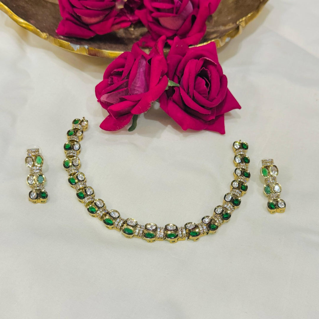Green ad stone line necklace