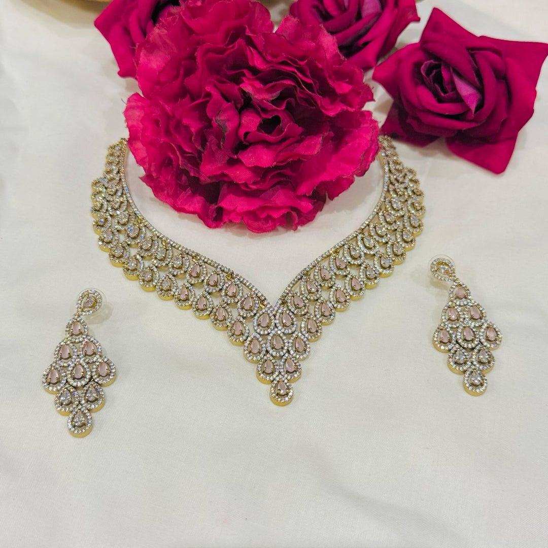 Horns pink rose ad stone necklace
